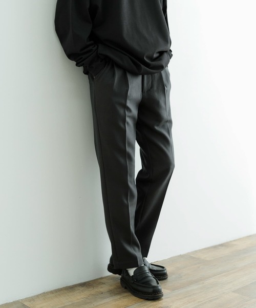 ITEMS URBANRESEARCH（アイテムズ アーバンリサーチ）の「『速乾/イージーケア』スムースツイルセンタープレスタックパンツ（スラックス・メンズ・ブラック/グレー系その他/チャコールグレー・MEDIUM/LARGE）」の10枚目の写真