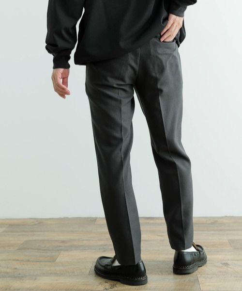 ITEMS URBANRESEARCH（アイテムズ アーバンリサーチ）の「『速乾/イージーケア』スムースツイルセンタープレスタックパンツ（スラックス・メンズ・ブラック/グレー系その他/チャコールグレー・MEDIUM/LARGE）」の12枚目の写真