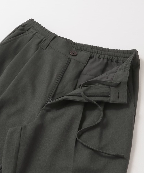 ITEMS URBANRESEARCH（アイテムズ アーバンリサーチ）の「『速乾/イージーケア』スムースツイルセンタープレスタックパンツ（スラックス・メンズ・ブラック/グレー系その他/チャコールグレー・MEDIUM/LARGE）」の19枚目の写真