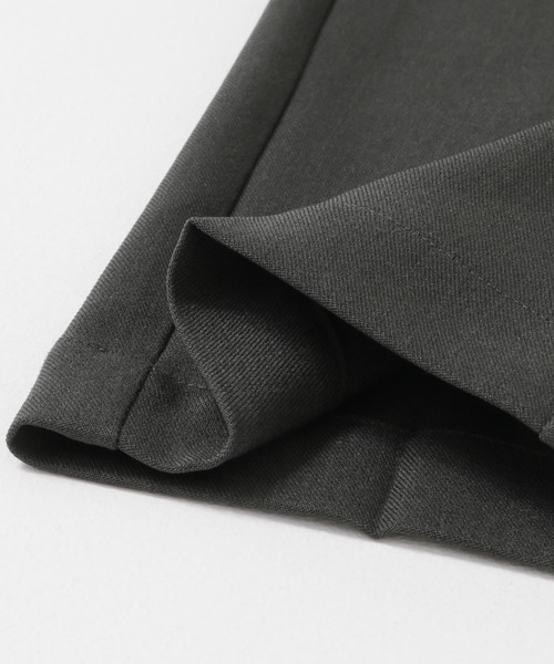 ITEMS URBANRESEARCH（アイテムズ アーバンリサーチ）の「『速乾/イージーケア』スムースツイルセンタープレスタックパンツ（スラックス・メンズ・ブラック/グレー系その他/チャコールグレー・MEDIUM/LARGE）」の21枚目の写真