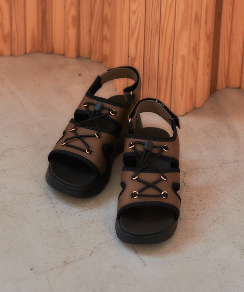 YECCA VECCA（イェッカヴェッカ）の「レースアップスポーツサンダル（サンダル・レディース・ブラック/ライトベージュ/ブラウン・M/L）」の6枚目の写真