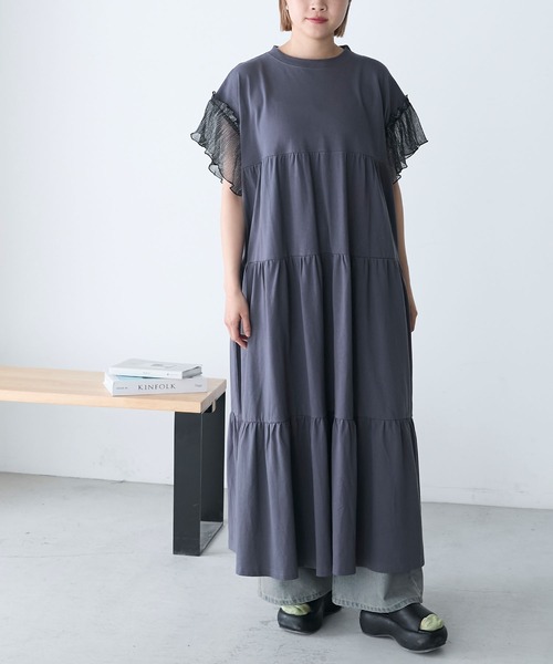 forksy.（フォルクシー）の「【forksy.】ラメフリルスリーブ配色バックプリントワンピース（ワンピース・レディース・アイボリー/ネイビー/スミクロ/オートミール・FREE）」の6枚目の写真