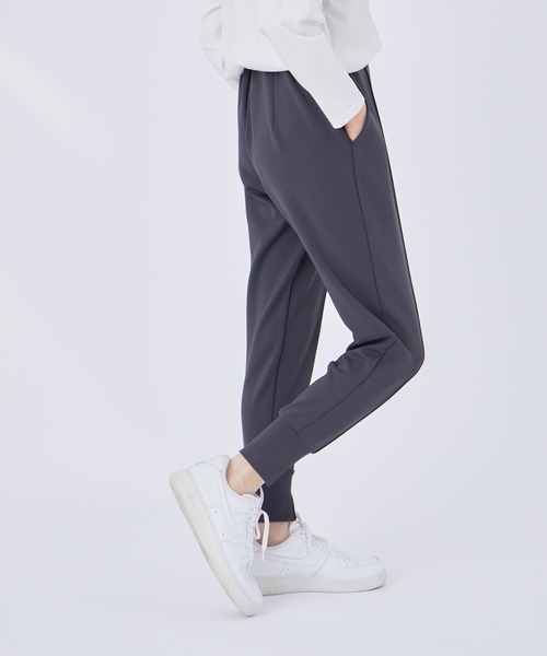 NERGY（ナージー）の「[店頭人気商品]【接触冷感】センタースリットジョガーパンツ（その他パンツ・レディース・ライトグレー/ブラック・M/S）」の6枚目の写真