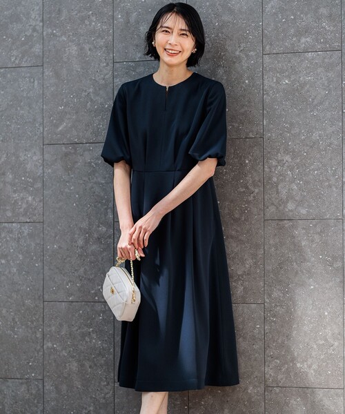 23区 S(ニジュウサンクチイサイサイズ)の「【洗える】エフォートレスダブルクロス バルーンスリーブ ワンピース(ワンピース・レディース・ネイビー系/グレー系・32)」の2枚目の写真