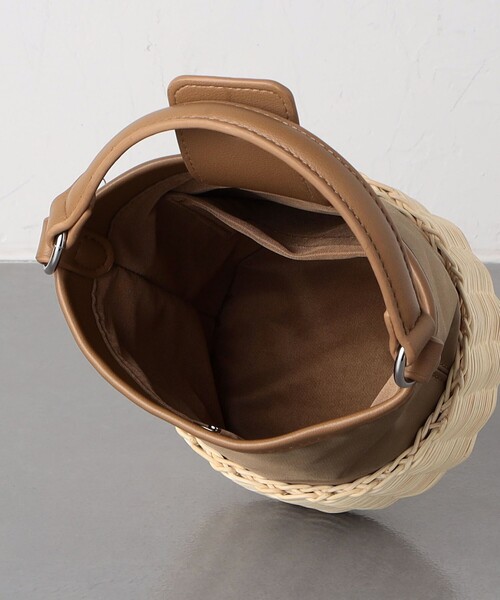 UNITED ARROWS（ユナイテッドアローズ）の「ラタン コンビ バケットバッグ（かごバッグ・レディース・ブラック/ベージュ・FREE）」の16枚目の写真