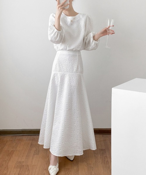 ECLIN(エクラン)の「ふくれジャガードショートブラウス&ハイウエストロングスカートセットアップ(セットアップ・レディース・ホワイト/ブラック/モカ・M/L)」の1枚目の写真