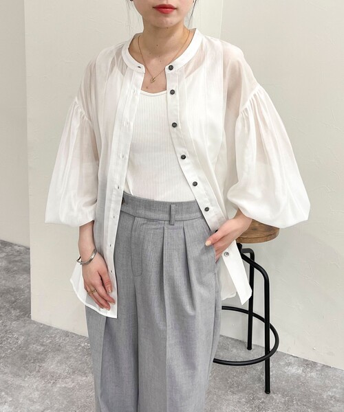 fredy emue（フレディエミュ）の「シアーデザインタックシャツ（シャツ/ブラウス・レディース・オフホワイト/サックスブルー/ネイビー/ベージュ・38）」の10枚目の写真