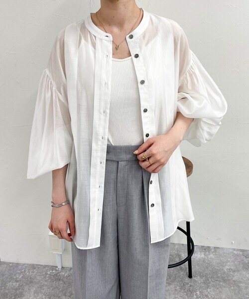 fredy emue（フレディエミュ）の「シアーデザインタックシャツ（シャツ/ブラウス・レディース・オフホワイト/サックスブルー/ネイビー/ベージュ・38）」の14枚目の写真