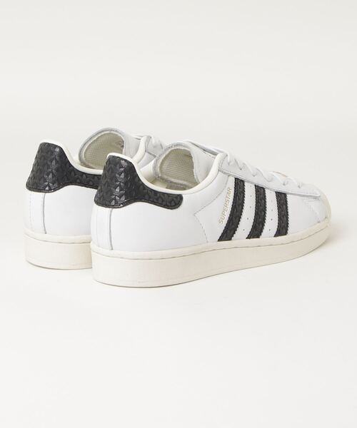 adidas Originals(アディダスオリジナルス)の「adidas Originals/アディダスオリジナルス SUPERSTAR/スーパースター(スニーカー・レディース・ホワイト×ブラック・26cm/26.5cm/27cm/27.5cm/28cm/23.5cm/24cm/25cm/23cm/25.5cm)」の2枚目の写真