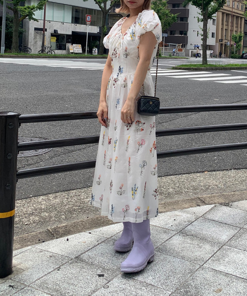 Fano Studios（ファノ ストゥディオズ）の「花柄刺繍 パフスリーブ
