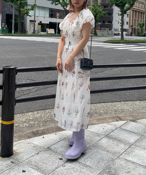 Fano Studios（ファノ ストゥディオズ）の「花柄刺繍 パフスリーブ