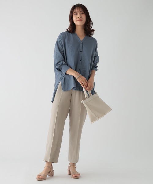 Elura（エルーラ）の「アイロンいらずセミシアVネックシャツ/113352（シャツ/ブラウス・レディース・オフホワイト/ブルー系その他5/ダークブラウン・LARGE/MEDIUM）」の6枚目の写真