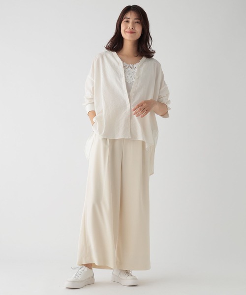 Elura（エルーラ）の「アイロンいらずセミシアVネックシャツ/113352（シャツ/ブラウス・レディース・オフホワイト/ブルー系その他5/ダークブラウン・LARGE/MEDIUM）」の8枚目の写真