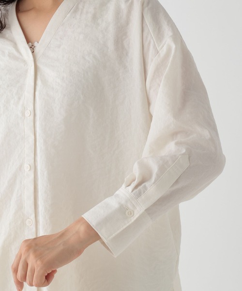 Elura（エルーラ）の「アイロンいらずセミシアVネックシャツ/113352（シャツ/ブラウス・レディース・オフホワイト/ブルー系その他5/ダークブラウン・LARGE/MEDIUM）」の15枚目の写真