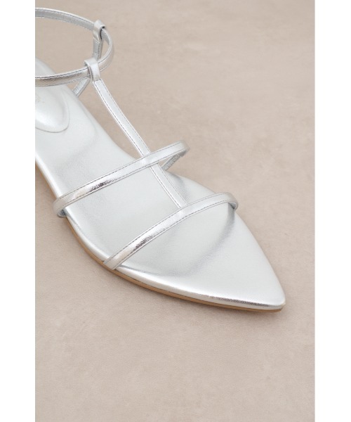 AZUL by moussy（アズールバイマウジー）の「Tストラップローヒールサンダル（サンダル・レディース・シルバー/ブラック・SMALL/MEDIUM/LARGE/LL）」の6枚目の写真