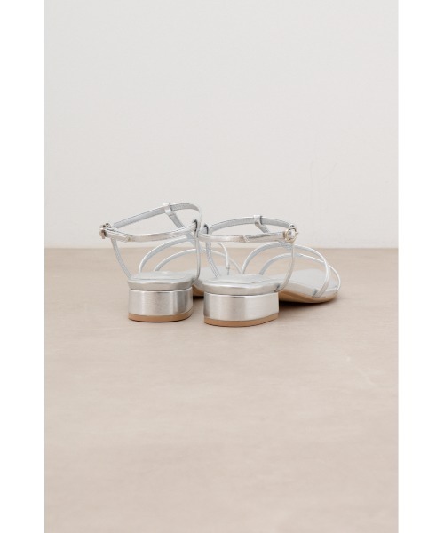 AZUL by moussy（アズールバイマウジー）の「Tストラップローヒールサンダル（サンダル・レディース・シルバー/ブラック・SMALL/MEDIUM/LARGE/LL）」の18枚目の写真