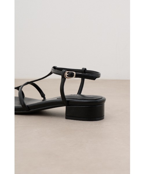 AZUL by moussy（アズールバイマウジー）の「Tストラップローヒールサンダル（サンダル・レディース・シルバー/ブラック・SMALL/MEDIUM/LARGE/LL）」の11枚目の写真