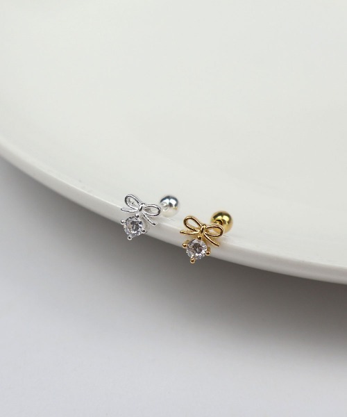 CEMONEMO(セモネモ)の「【金属アレルギー対応】 リボン キュービック ポイントピアス(片耳用) / silver925(ピアス(片耳用)・レディース・ゴールド/シルバー・FREE)」の1枚目の写真