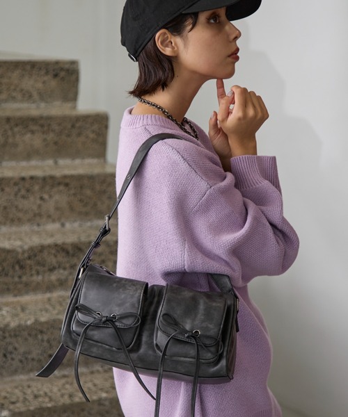 PAGEBOY(ページボーイ)の「リボンアウトポケットBAG(ショルダーバッグ・レディース・ダークブラウン/グレー/シルバー/ブラック・FREE)」の2枚目の写真