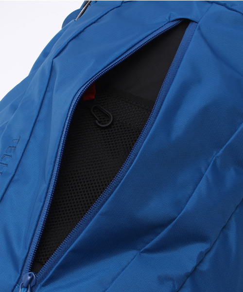 THE NORTH FACE（ザノースフェイス）の「THE NORTH FACE: 『TELLUS 25』（バックパック/リュック・メンズ・ブラック/レッド/ネイビー・ONE SIZE）」の9枚目の写真