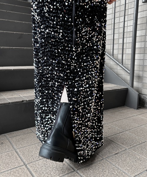 ISOOK（アイスー）の「【ISOOK / アイスー】スパンコールナロースカート  / セットアップ可能 スパンコールスカート ペンシルスカート タイトスカート ZOZOTOWN限定（スカート・レディース・シルバー/ブラック・FREE）」の12枚目の写真