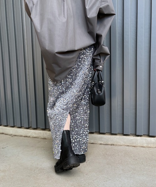 ISOOK（アイスー）の「【ISOOK / アイスー】スパンコールナロースカート  / セットアップ可能 スパンコールスカート ペンシルスカート タイトスカート ZOZOTOWN限定（スカート・レディース・シルバー/ブラック・FREE）」の5枚目の写真