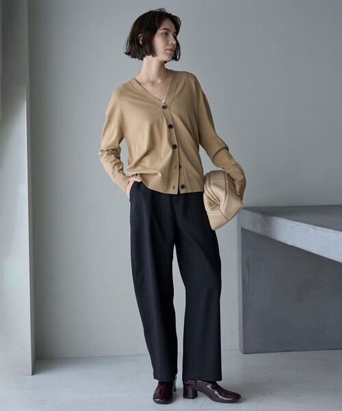 UNFILO(アンフィーロ)の「カーブワイドパンツ(その他パンツ・レディース・黄土色系/ブラック系/グレー系・X-SMALL/SMALL/MEDIUM/LARGE)」の8枚目の写真