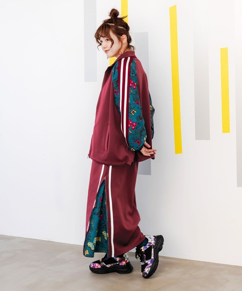 ScoLar(スカラー)の「143621:蝶柄切替ジャージ トラックスカート(スカート・レディース・パープル/ボルドー/ブラック・M)」の9枚目の写真