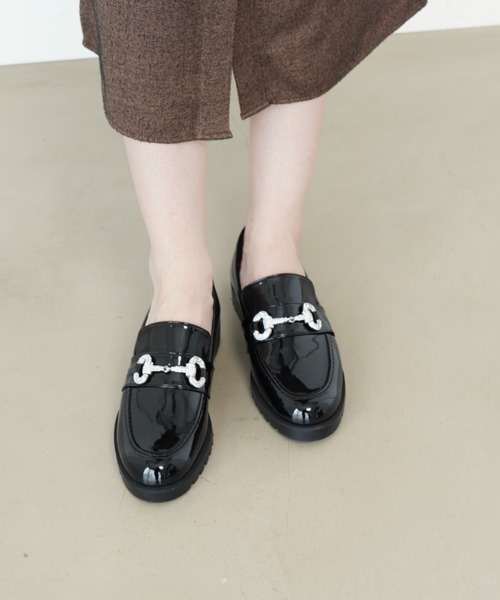 Launa lea(ラウナレア)の「ビジューモチーフ厚底ローファー(SP034)(ローファー・レディース・ブラック/アイボリー・22.0cm/22.5cm/23.0cm/23.5cm/24.0cm/24.5cm/25.0cm)」の2枚目の写真