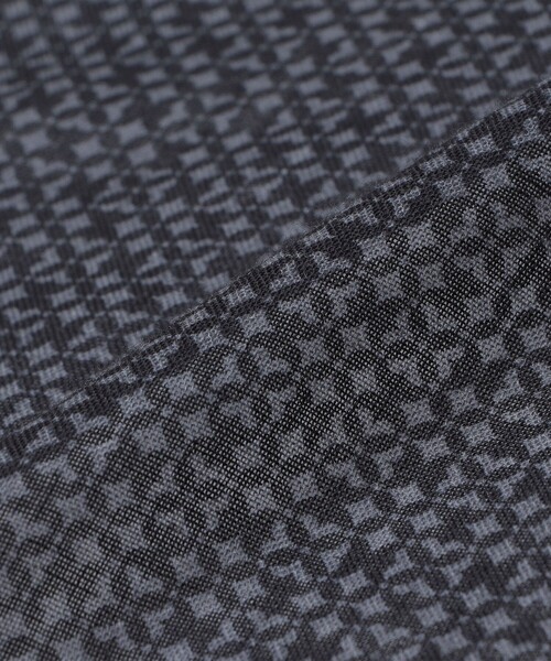 SHIPS（シップス）の「SHIPS: CANEPA社製 小紋柄 ウール チーフ（ハンカチ/ハンドタオル・メンズ・ダークグレー/チャコールグレー・ONE SIZE）」の4枚目の写真