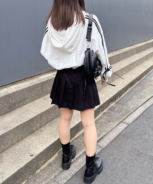 INGNI(イング)の「【WEB限定】袖リボンショートスウェットZIPパーカー(セットアップ対応)(パーカー・レディース・ブラック×ホワイト/グレー×ホワイト/ホワイト×ブラック・M)」の4枚目の写真