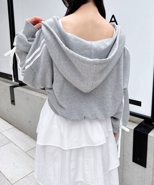 INGNI(イング)の「【WEB限定】袖リボンショートスウェットZIPパーカー(セットアップ対応)(パーカー・レディース・ブラック×ホワイト/グレー×ホワイト/ホワイト×ブラック・M)」の21枚目の写真