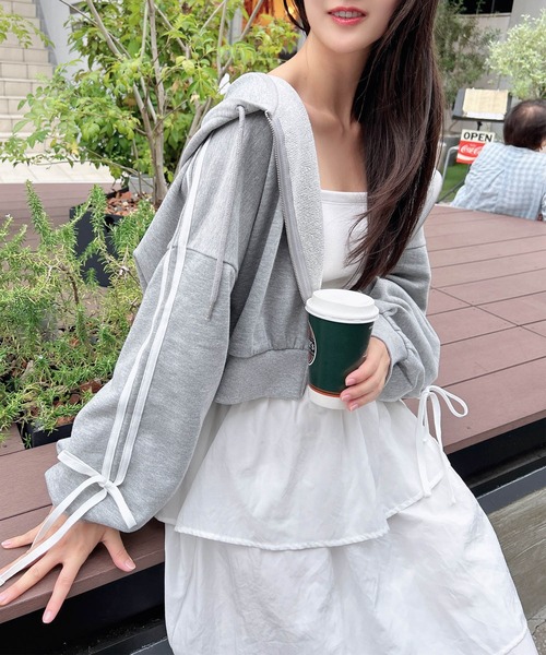 INGNI(イング)の「【WEB限定】袖リボンショートスウェットZIPパーカー(セットアップ対応)(パーカー・レディース・ブラック×ホワイト/グレー×ホワイト/ホワイト×ブラック・M)」の22枚目の写真