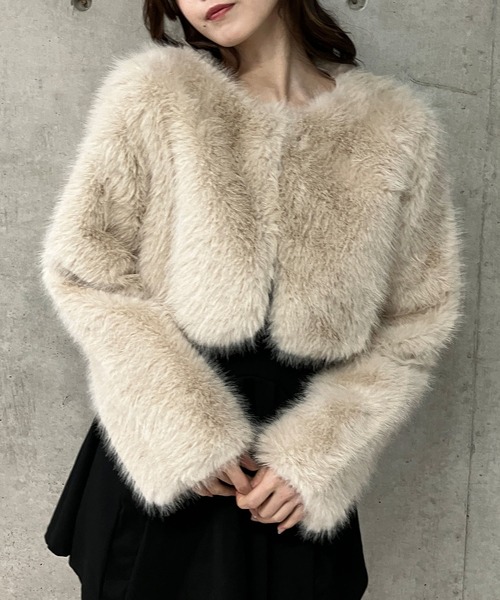 GLAMOROUS JANE(グラマラスジェーン)の「フェイクファーショート丈コート(ノーカラーコート・レディース・ブラウン/ブラック/グレー/ベージュ・FREE)」の4枚目の写真