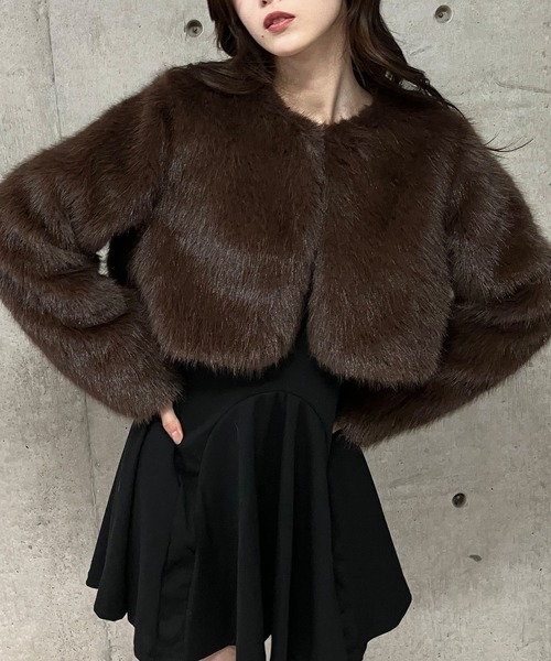 GLAMOROUS JANE(グラマラスジェーン)の「フェイクファーショート丈コート(ノーカラーコート・レディース・ブラウン/ブラック/グレー/ベージュ・FREE)」の17枚目の写真