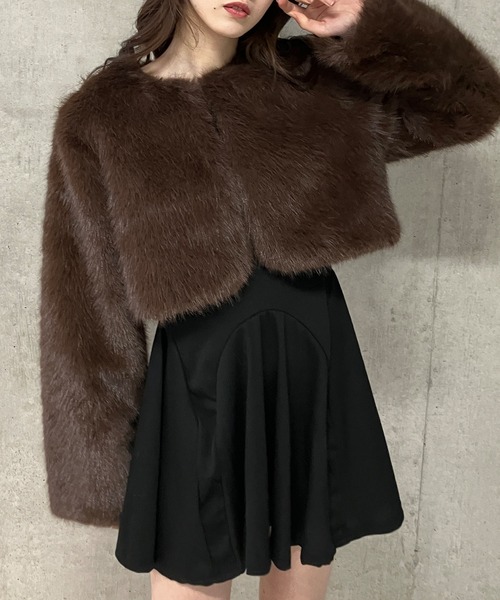 GLAMOROUS JANE(グラマラスジェーン)の「フェイクファーショート丈コート(ノーカラーコート・レディース・ブラウン/ブラック/グレー/ベージュ・FREE)」の18枚目の写真