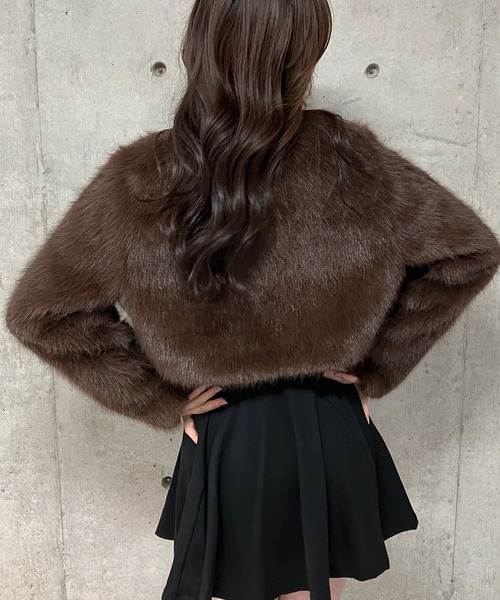 GLAMOROUS JANE(グラマラスジェーン)の「フェイクファーショート丈コート(ノーカラーコート・レディース・ブラウン/ブラック/グレー/ベージュ・FREE)」の20枚目の写真
