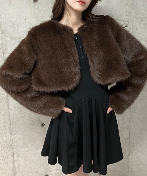 GLAMOROUS JANE(グラマラスジェーン)の「フェイクファーショート丈コート(ノーカラーコート・レディース・ブラウン/ブラック/グレー/ベージュ・FREE)」の21枚目の写真