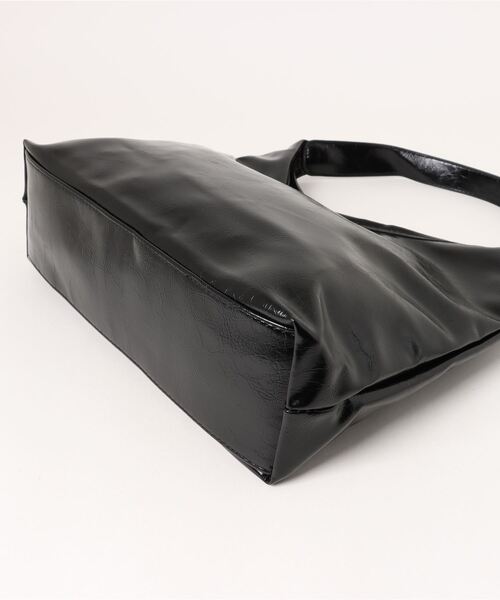 BARELY BLUE（ベアリーブルー）の「【 BARELY BLUE / ベアリーブルー 】ワンショルダー パテントレザー トートバッグ（トートバッグ・レディース・ブラック/ブラウン/ワインレッド・FREE）」の5枚目の写真