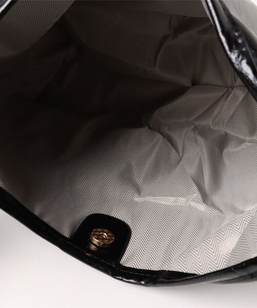 BARELY BLUE（ベアリーブルー）の「【 BARELY BLUE / ベアリーブルー 】ワンショルダー パテントレザー トートバッグ（トートバッグ・レディース・ブラック/ブラウン/ワインレッド・FREE）」の6枚目の写真