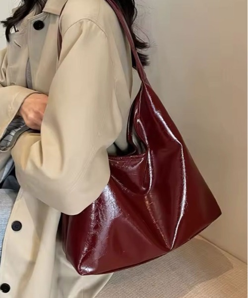 BARELY BLUE（ベアリーブルー）の「【 BARELY BLUE / ベアリーブルー 】ワンショルダー パテントレザー トートバッグ（トートバッグ・レディース・ブラック/ブラウン/ワインレッド・FREE）」の10枚目の写真