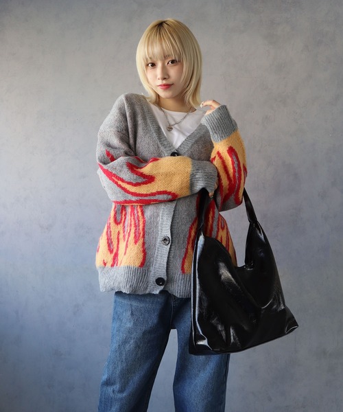 BARELY BLUE（ベアリーブルー）の「【 BARELY BLUE / ベアリーブルー 】ワンショルダー パテントレザー トートバッグ（トートバッグ・レディース・ブラック/ブラウン/ワインレッド・FREE）」の17枚目の写真