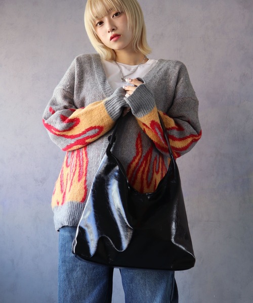 BARELY BLUE（ベアリーブルー）の「【 BARELY BLUE / ベアリーブルー 】ワンショルダー パテントレザー トートバッグ（トートバッグ・レディース・ブラック/ブラウン/ワインレッド・FREE）」の18枚目の写真