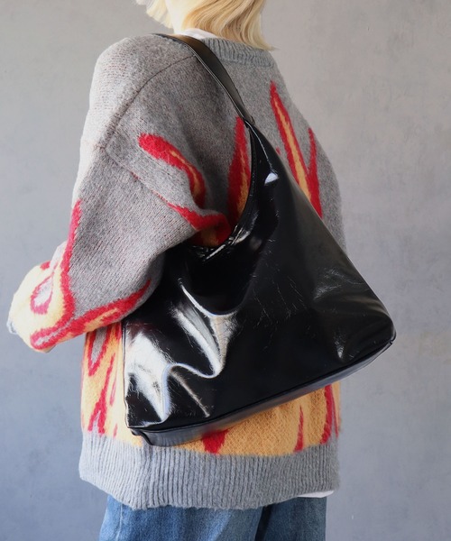 BARELY BLUE（ベアリーブルー）の「【 BARELY BLUE / ベアリーブルー 】ワンショルダー パテントレザー トートバッグ（トートバッグ・レディース・ブラック/ブラウン/ワインレッド・FREE）」の19枚目の写真