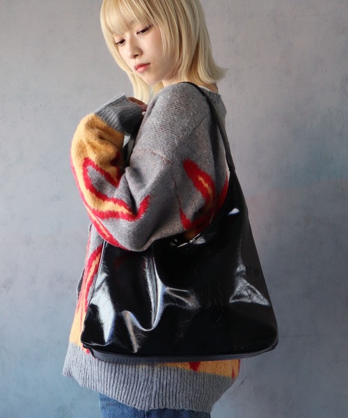 BARELY BLUE（ベアリーブルー）の「【 BARELY BLUE / ベアリーブルー 】ワンショルダー パテントレザー トートバッグ（トートバッグ・レディース・ブラック/ブラウン/ワインレッド・FREE）」の20枚目の写真