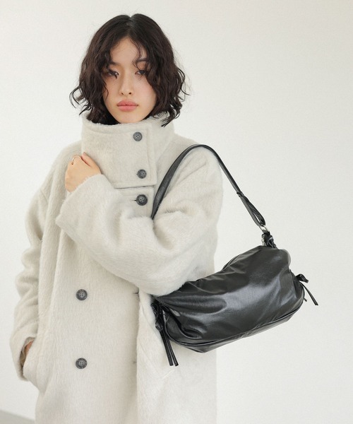 LEPSIM(レプシィム)の「リボンドロストショルダー 234666(ショルダーバッグ・レディース・ブラック/グレー・ONE SIZE)」の2枚目の写真