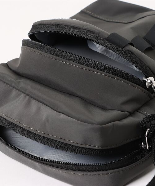 Dickies(ディッキーズ)の「【Dickies】TEXT LOGO QUICK SHOULDER BAG / ディッキーズ テキストロゴ クイック ショルダー(ショルダーバッグ・メンズ・チャコール/グレー/ライトブラウン/ブラック・FREE)」の9枚目の写真