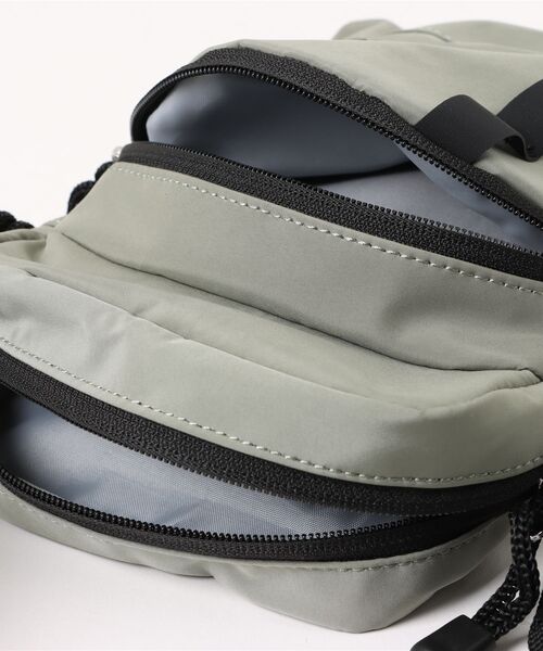 Dickies(ディッキーズ)の「【Dickies】TEXT LOGO QUICK SHOULDER BAG / ディッキーズ テキストロゴ クイック ショルダー(ショルダーバッグ・メンズ・チャコール/グレー/ライトブラウン/ブラック・FREE)」の10枚目の写真