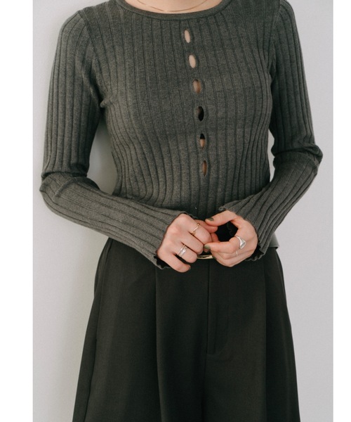 DRWCYS（ドロシーズ）の「アイレットリブニットトップス（ニット/セーター・レディース・ブラック/グレー・FREE）」の21枚目の写真