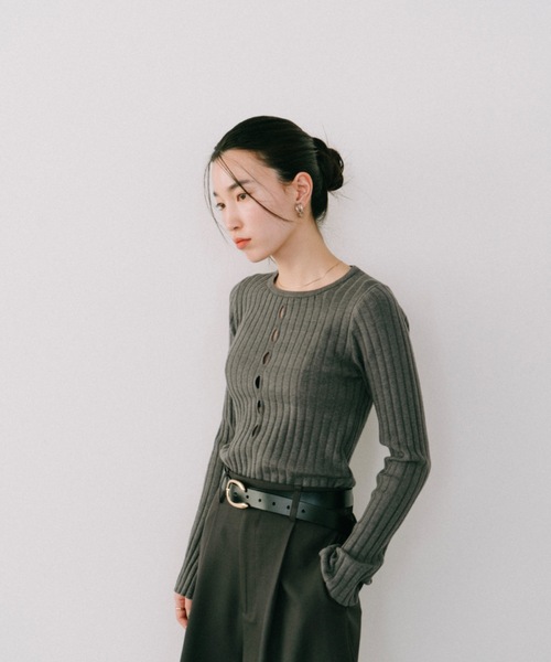 DRWCYS（ドロシーズ）の「アイレットリブニットトップス（ニット/セーター・レディース・ブラック/グレー・FREE）」の20枚目の写真